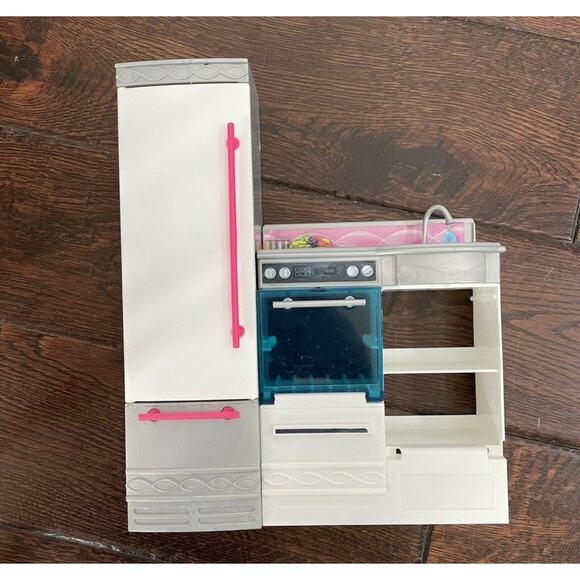 Barbie Kitchen Set - Picture 1 of 7